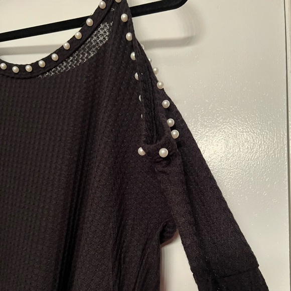 ‼️ $5 ‼️ SHEIN Pearl Beaded, Cold Shoulder Top - Picture 2 of 4